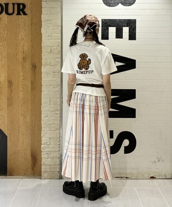 りかちょび/岸本梨佳さんの「BEAMS WOMEN｜ボーイ ビッグ タータン スカート」を使ったコーディネート
