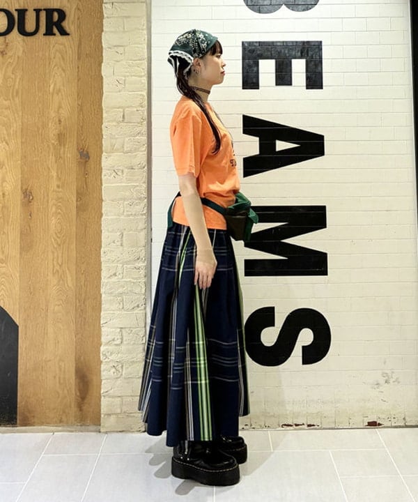 りかちょび/岸本梨佳さんの「BEAMS WOMEN｜ボーイ ビッグ タータン スカート」を使ったコーディネート