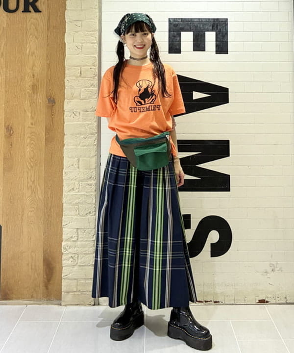 りかちょび/岸本梨佳さんの「BEAMS WOMEN｜ボーイ ビッグ タータン スカート」を使ったコーディネート