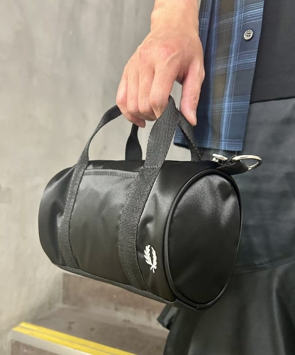 鎌田 悠次郎さんの「BEAMS WOMEN｜【別注】FRED PERRY / Mini Barrel Bag」を使ったコーディネート