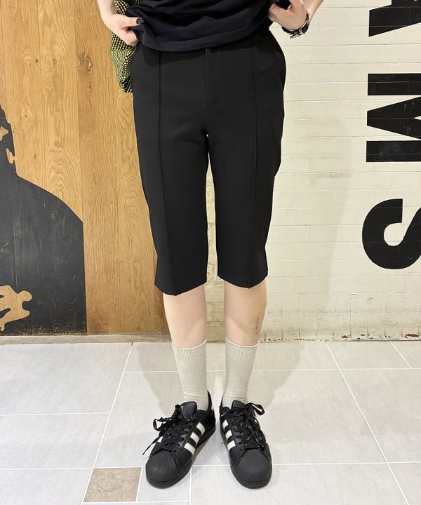 江口 息吹さんの「BEAMS WOMEN｜チェック トライアングル バッグ」を使ったコーディネート