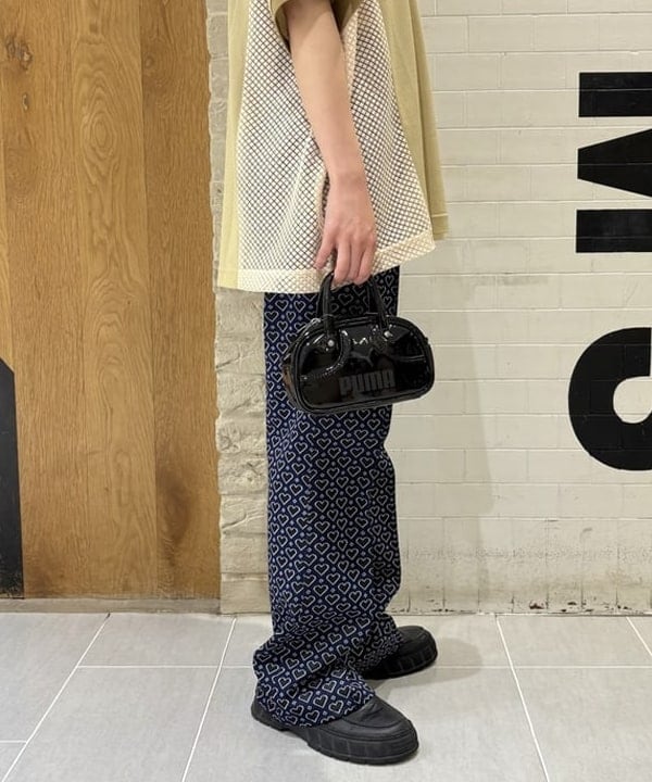 amaさんの「BEAMS WOMEN｜PUMA / 1976 マイクロ グリップ バッグ」を使ったコーディネート