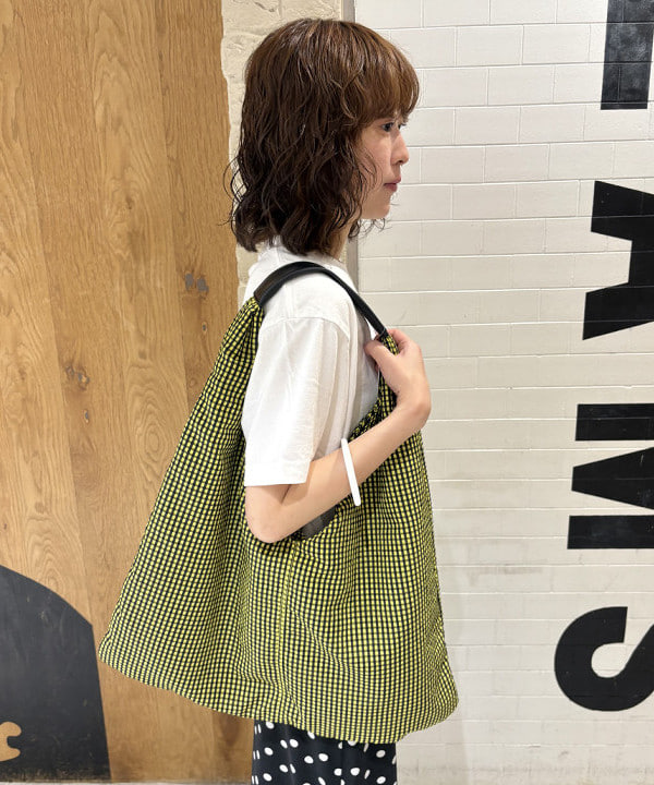 amaさんの「BEAMS WOMEN｜チェック トライアングル バッグ」を使ったコーディネート