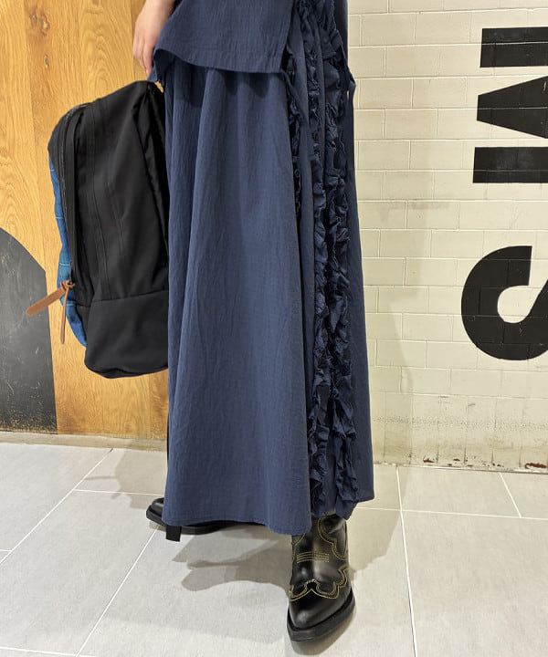 ando naoさんの「BEAMS WOMEN｜ドビー フリル スカート」を使ったコーディネート