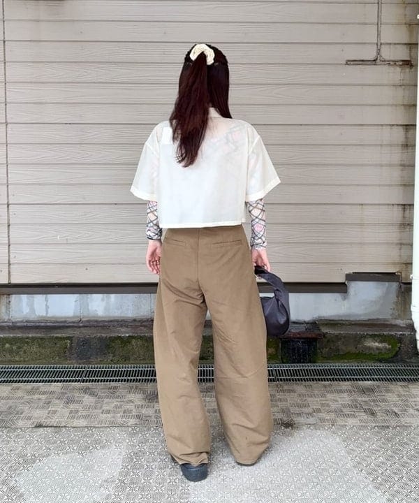 カタヤマ アヤさんの「BEAMS WOMEN｜ビーズ 刺繍 クロップド シャツ」を使ったコーディネート