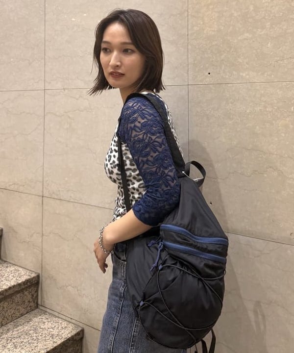 松本 佳菜子さんの「BEAMS WOMEN｜パッカブル バックパック　　26SS リュック トレンド アウトドア 小さめ 通勤 通学 コンパクト収納 軽量 」を使ったコーディネート