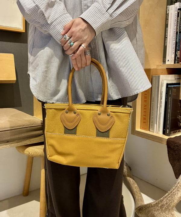 吉野 多恵さんの「BEAMS WOMEN｜【別注】L.L.Bean / Deep Bottom Leather Handle Zip Tote Mini」を使ったコーディネート