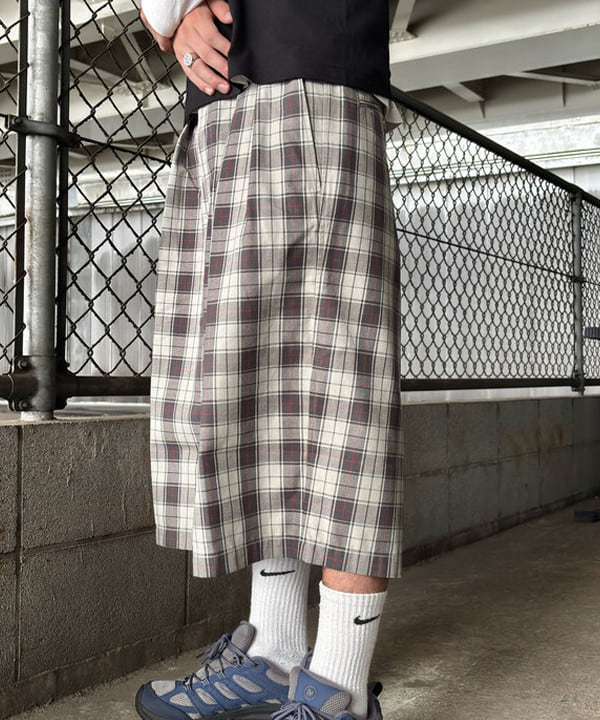 Gazziさんの「BEAMS WOMEN｜タータンチェック ショートパンツ【ワイドストレートフィット】」を使ったコーディネート