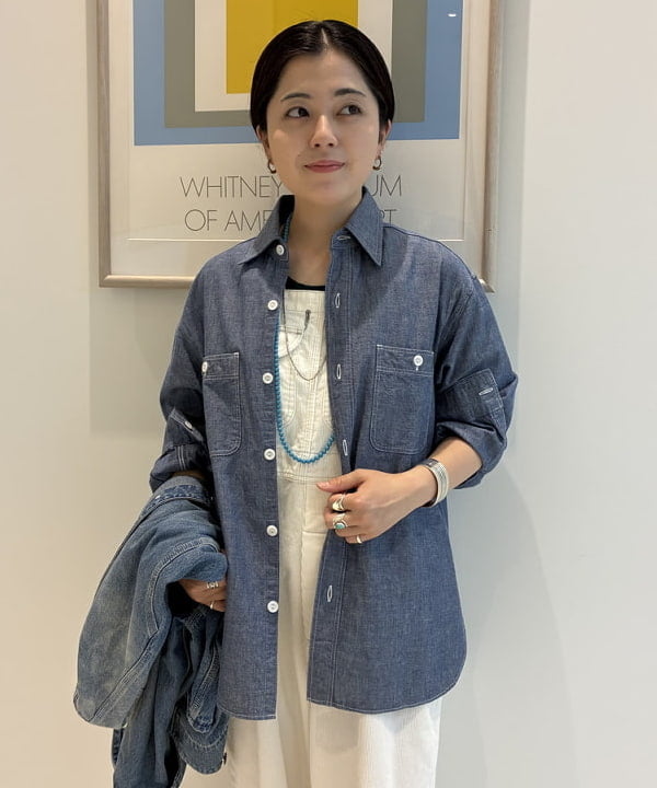 吉野 多恵さんの「BEAMS WOMEN｜【別注】BUZZ RICKSON'S / シャンブレー ロングスリーブ シャツ」を使ったコーディネート