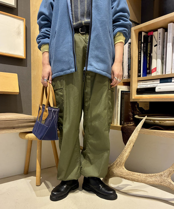 吉野 多恵さんの「BEAMS WOMEN｜【別注】BUZZ RICKSON'S / ポプリン アーミーパンツ」を使ったコーディネート