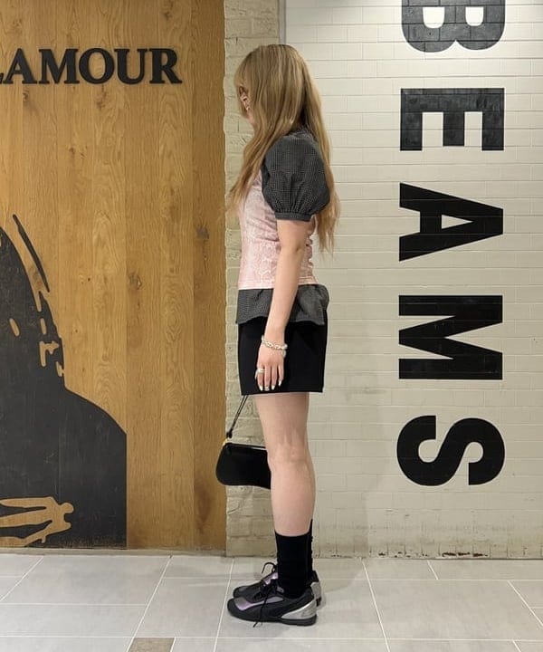 桃羽さんの「BEAMS WOMEN｜チェック バックオープン ブラウス」を使ったコーディネート