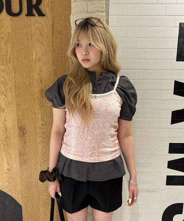 桃羽さんの「BEAMS WOMEN｜チェック バックオープン ブラウス」を使ったコーディネート