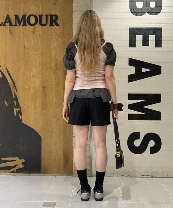 桃羽さんの「BEAMS WOMEN｜チェック バックオープン ブラウス」を使ったコーディネート