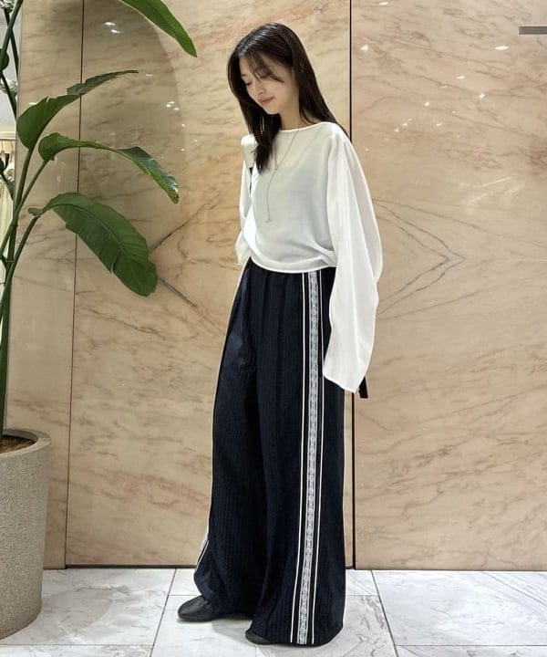 茂野 真楓さんの「BEAMS WOMEN｜ポプリン ドルマン ブラウス」を使ったコーディネート