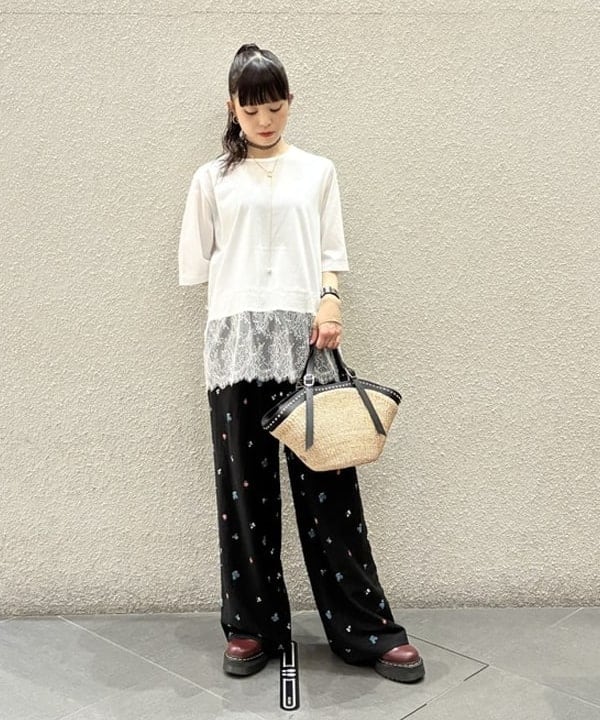 りかちょび/岸本梨佳さんの「BEAMS WOMEN｜フラワー プリント イージー パンツ」を使ったコーディネート