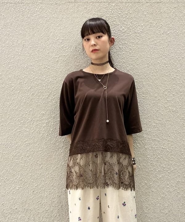 りかちょび/岸本梨佳さんの「BEAMS WOMEN｜フラワー プリント イージー パンツ」を使ったコーディネート