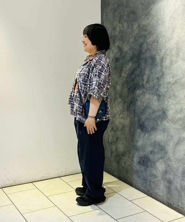 佐藤 歩さんの「BEAMS WOMEN｜Cabana Boy-SHT Patchwork Madras Navy」を使ったコーディネート