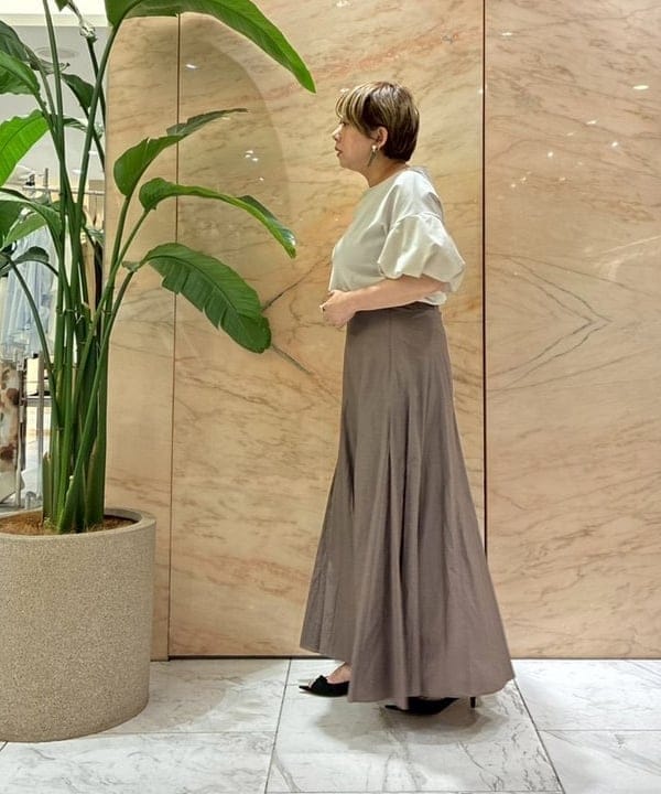 塚越 有紀さんの「BEAMS WOMEN｜PIPPICHIC / CHRISTEL Re-born スエードパンプス」を使ったコーディネート
