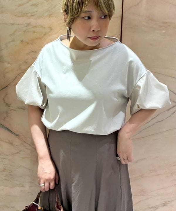 塚越 有紀さんの「BEAMS WOMEN｜PIPPICHIC / CHRISTEL Re-born スエードパンプス」を使ったコーディネート