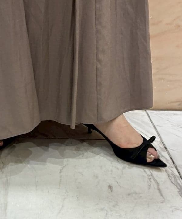 塚越 有紀さんの「BEAMS WOMEN｜PIPPICHIC / CHRISTEL Re-born スエードパンプス」を使ったコーディネート