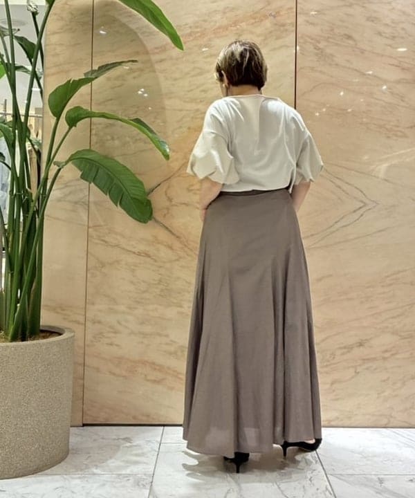 塚越 有紀さんの「BEAMS WOMEN｜PIPPICHIC / CHRISTEL Re-born スエードパンプス」を使ったコーディネート