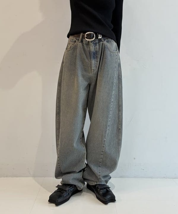 ササキさんの「BEAMS WOMEN｜デニム 1タック カーブ パンツ」を使ったコーディネート