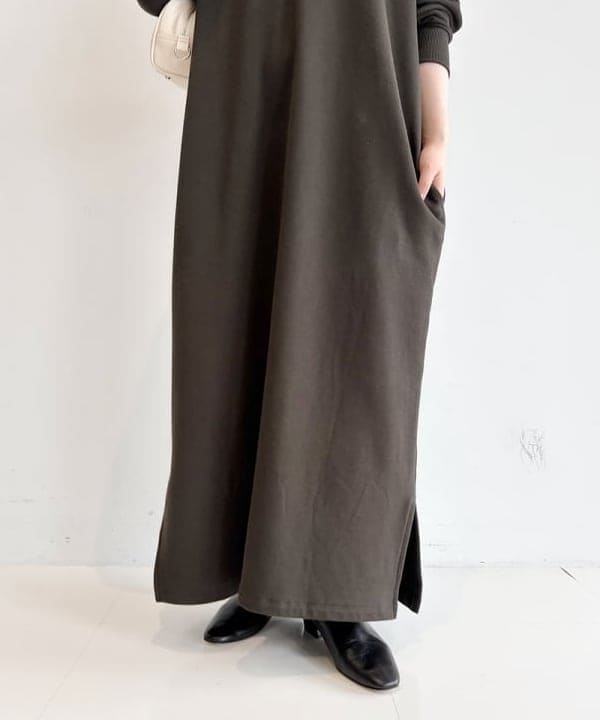 大川 美咲さんの「BEAMS WOMEN｜【別注】SLOANE / 裏毛 ハーフジップ ワンピース」を使ったコーディネート