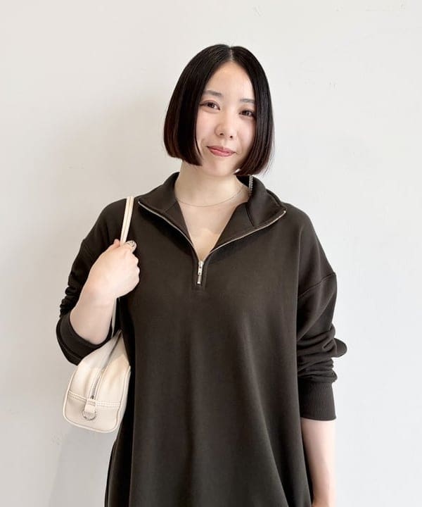 大川 美咲さんの「BEAMS WOMEN｜【別注】SLOANE / 裏毛 ハーフジップ ワンピース」を使ったコーディネート