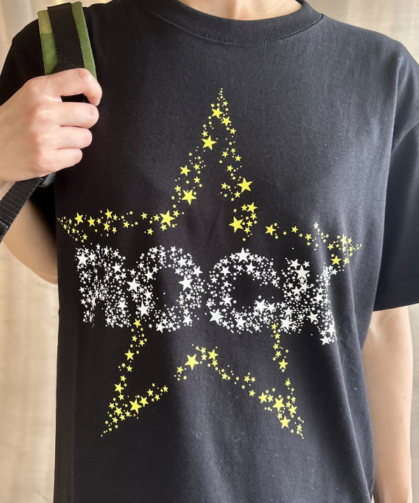 みりさんの「〈WOMEN〉FUJI ROCK FESTIVAL'26 / EISUKE HOSHI / ROCK STAR TEE」を使ったコーディネート