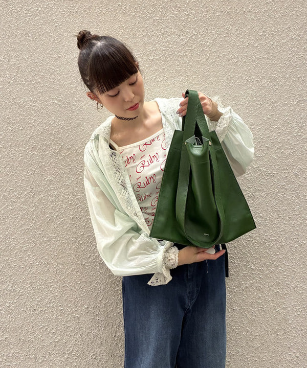りかちょび/岸本梨佳さんの「BEAMS WOMEN｜ヴィンテージ レース ブラウス」を使ったコーディネート