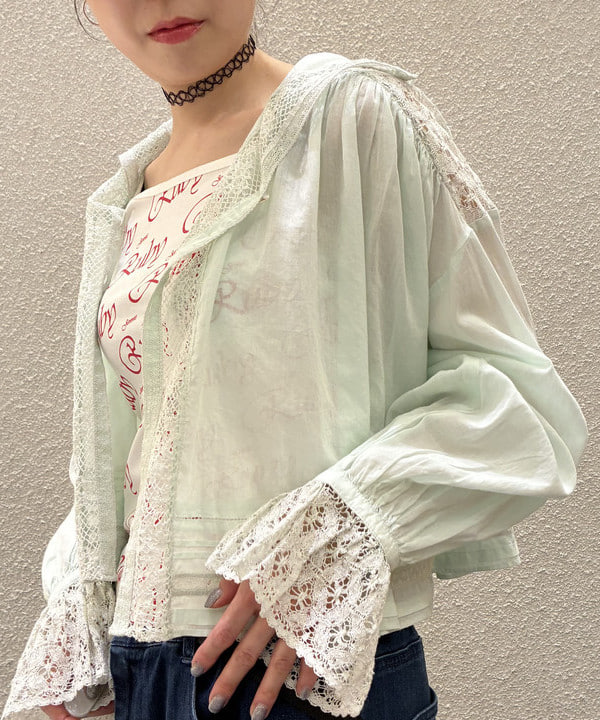 りかちょび/岸本梨佳さんの「BEAMS WOMEN｜ヴィンテージ レース ブラウス」を使ったコーディネート