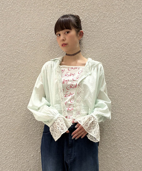 りかちょび/岸本梨佳さんの「BEAMS WOMEN｜ヴィンテージ レース ブラウス」を使ったコーディネート
