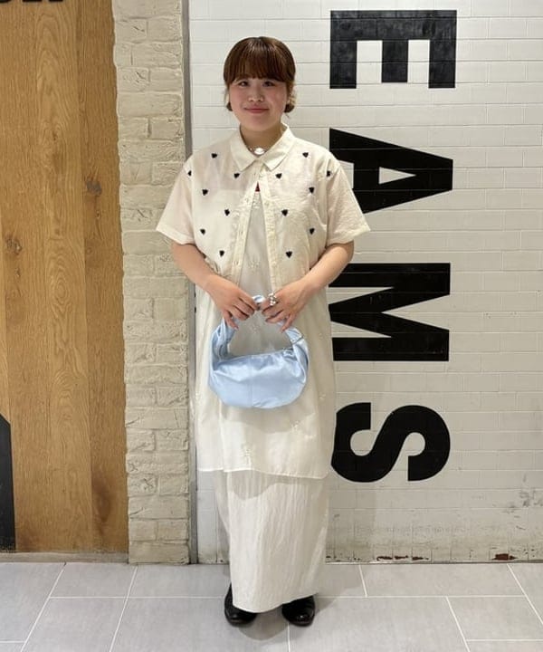大石彩可さんの「BEAMS WOMEN｜ビーズ 刺繍 キャミ ワンピース」を使ったコーディネート