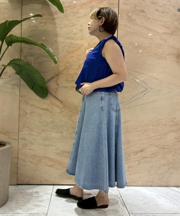 塚越 有紀さんの「BEAMS WOMEN｜GIANNI NOTARO / クロア付き バケット ショルダーバッグ」を使ったコーディネート
