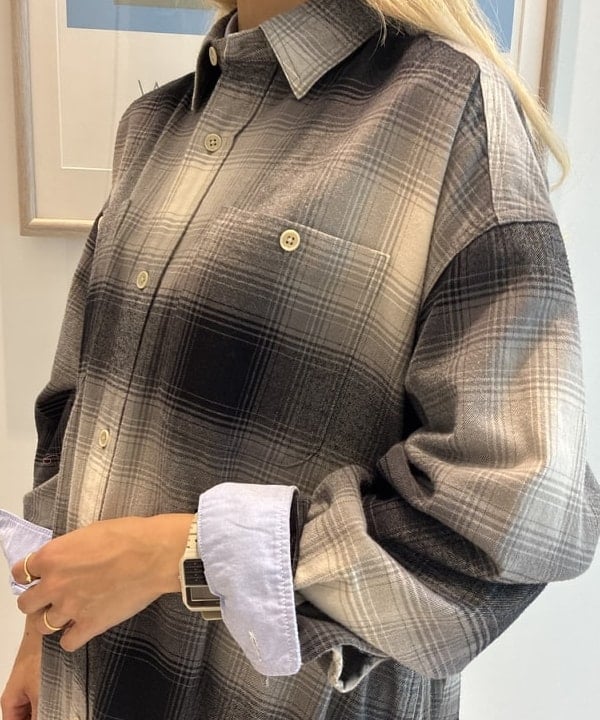 MATSUMOTO AMIさんの「BEAMS WOMEN｜ビッグ チェック ワンピース」を使ったコーディネート