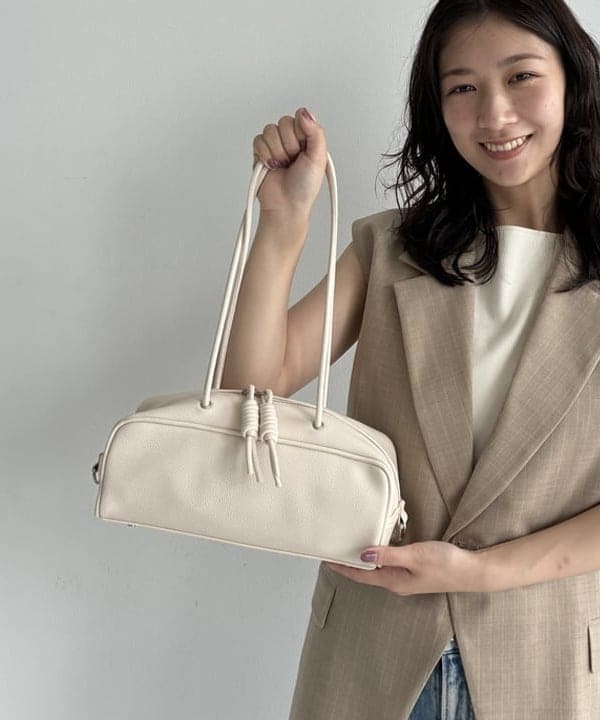 坂本 涼花さんの「BEAMS WOMEN｜エディター東原妙子 &times; Demi-Luxe BEAMS / ウォッシャブルウール ジレ」を使ったコーディネート