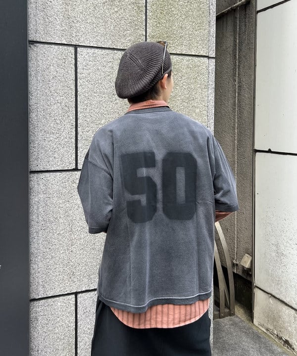 照田 拓史さんの「BEAMS WOMEN｜フェード ナンバリング Tシャツ【ワイドショートフィット】」を使ったコーディネート
