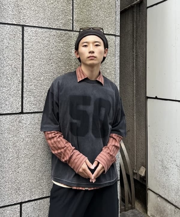照田 拓史さんの「BEAMS WOMEN｜フェード ナンバリング Tシャツ【ワイドショートフィット】」を使ったコーディネート