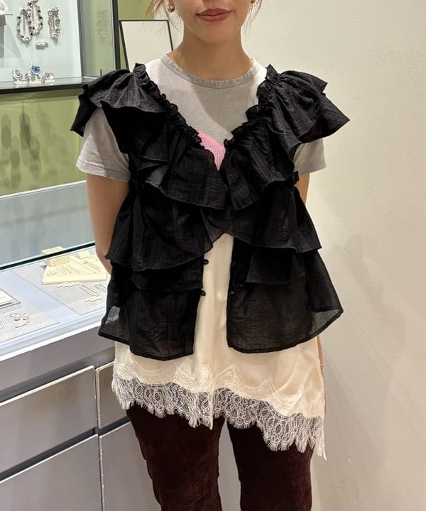れいなさんの「BEAMS WOMEN｜ラッフル ティアード Vネック フレンチスリーブ」を使ったコーディネート