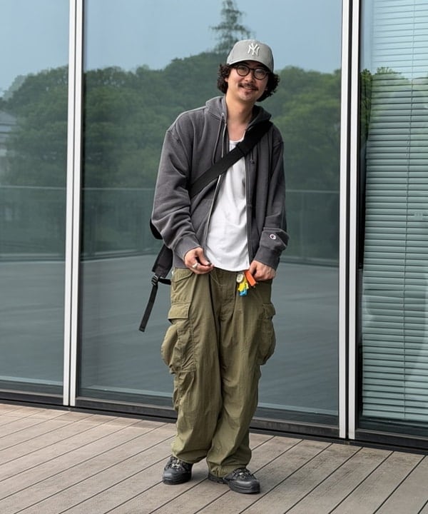 BAKU(東江 漠)さんの「BEAMS WOMEN｜BEAMS / ビッグ 6ポケット カーゴパンツ」を使ったコーディネート