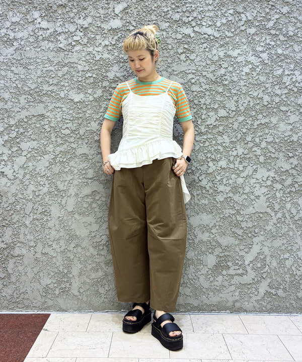 マツモト アカネさんの「BEAMS WOMEN｜裾 フレアー キャミソール 」を使ったコーディネート