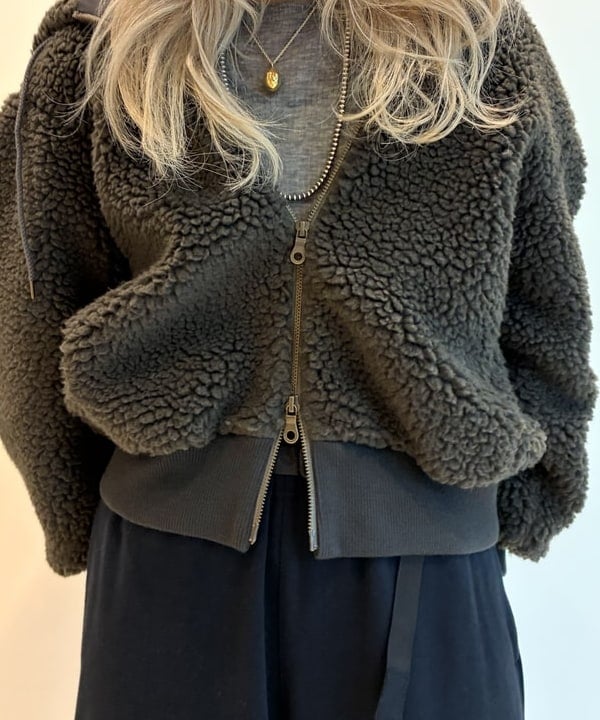 ando naoさんの「BEAMS WOMEN｜【別注】Gramicci / ワイド スウェットパンツ」を使ったコーディネート