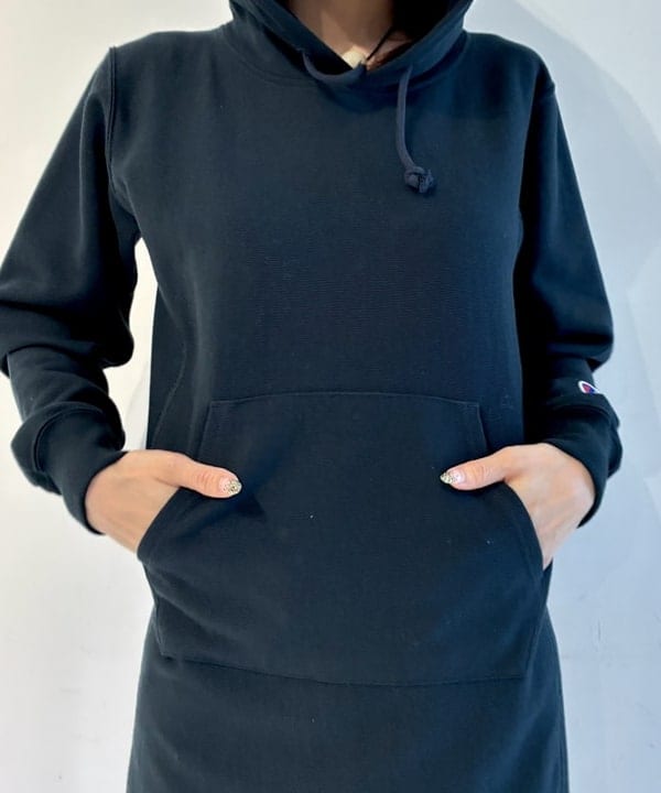 ササキさんの「BEAMS WOMEN｜【別注】Champion / フーディー スウェット ワンピース」を使ったコーディネート