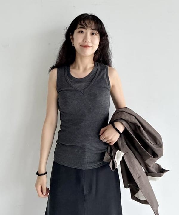 中丸　栞さんの「BEAMS WOMEN｜キュプラ バックヨーク スカート」を使ったコーディネート