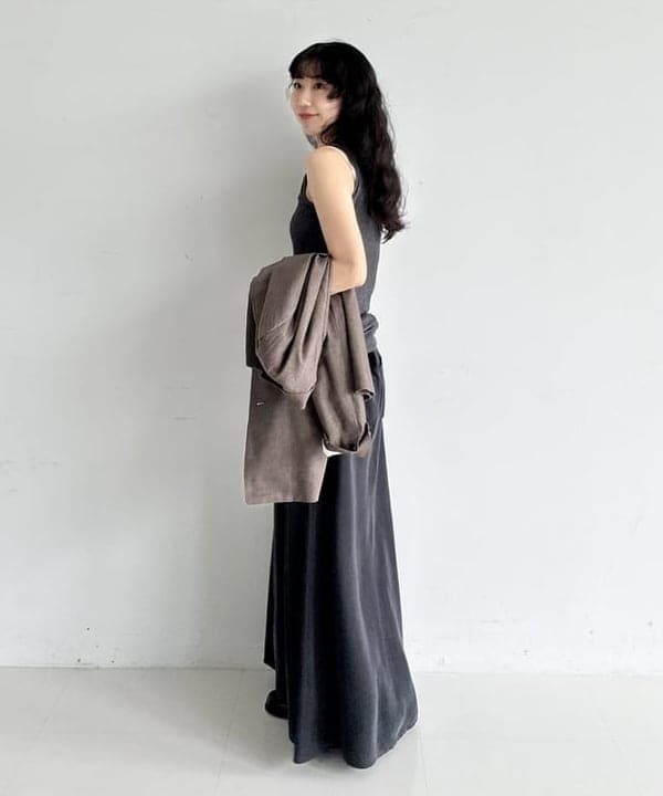 中丸　栞さんの「BEAMS WOMEN｜キュプラ バックヨーク スカート」を使ったコーディネート