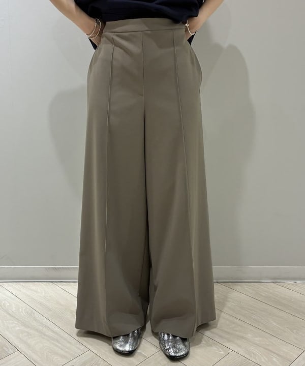 菜月さんの「BEAMS WOMEN｜BATONER / コットン Vネック ベスト」を使ったコーディネート