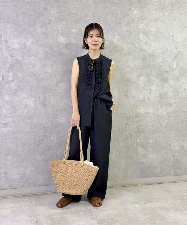 AONO SHIKAMAさんの「BEAMS WOMEN｜レーヨンリネン フリルヨーク ブラウス」を使ったコーディネート