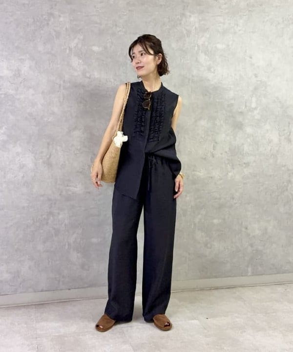 AONO SHIKAMAさんの「BEAMS WOMEN｜レーヨンリネン フリルヨーク ブラウス」を使ったコーディネート