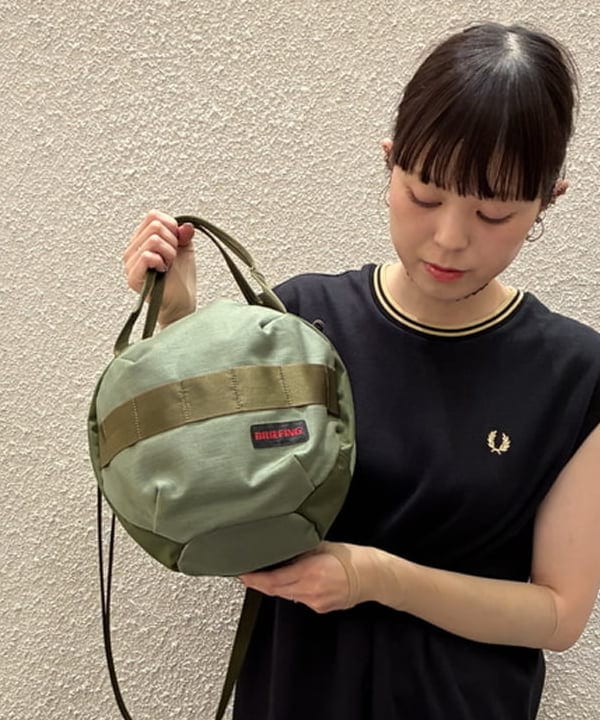 りかちょび/岸本梨佳さんの「BEAMS WOMEN｜【別注】BRIEFING / ヘルメット バッグ &rdquo;OLIVE&rdquo;」を使ったコーディネート