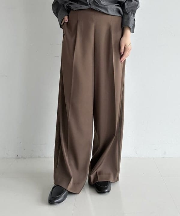 坂本 涼花さんの「BEAMS WOMEN｜AK+1 / サテン 側章 ワイドパンツ」を使ったコーディネート